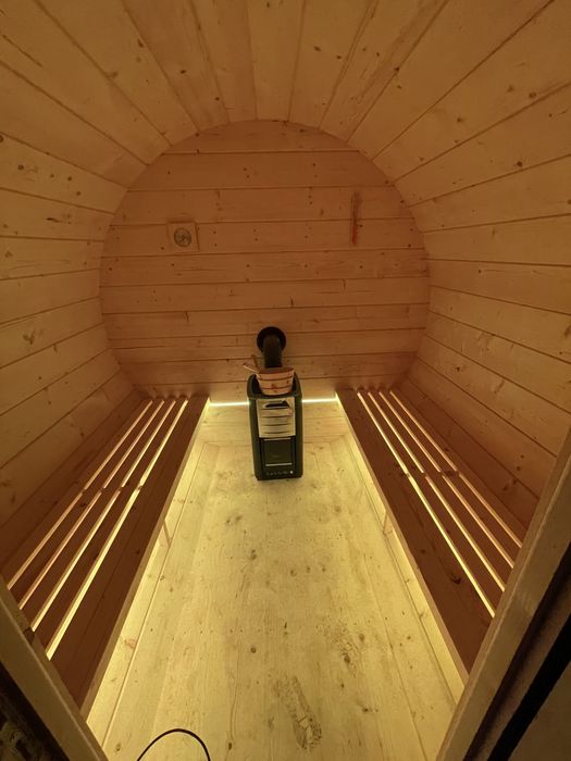 Saună tip butoi pentru exterior