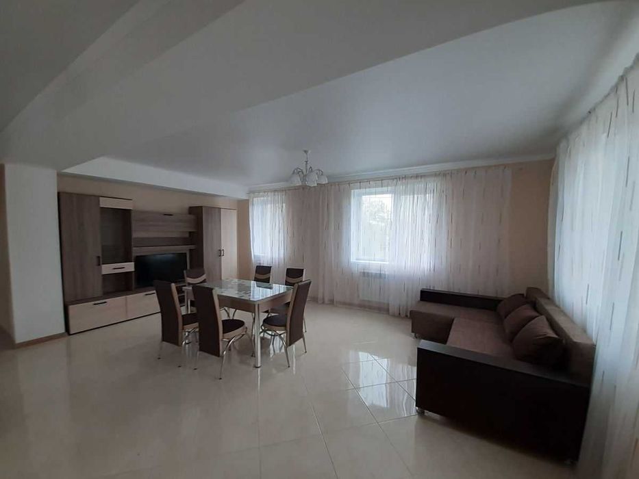 Тристаен имот в Хиподрума