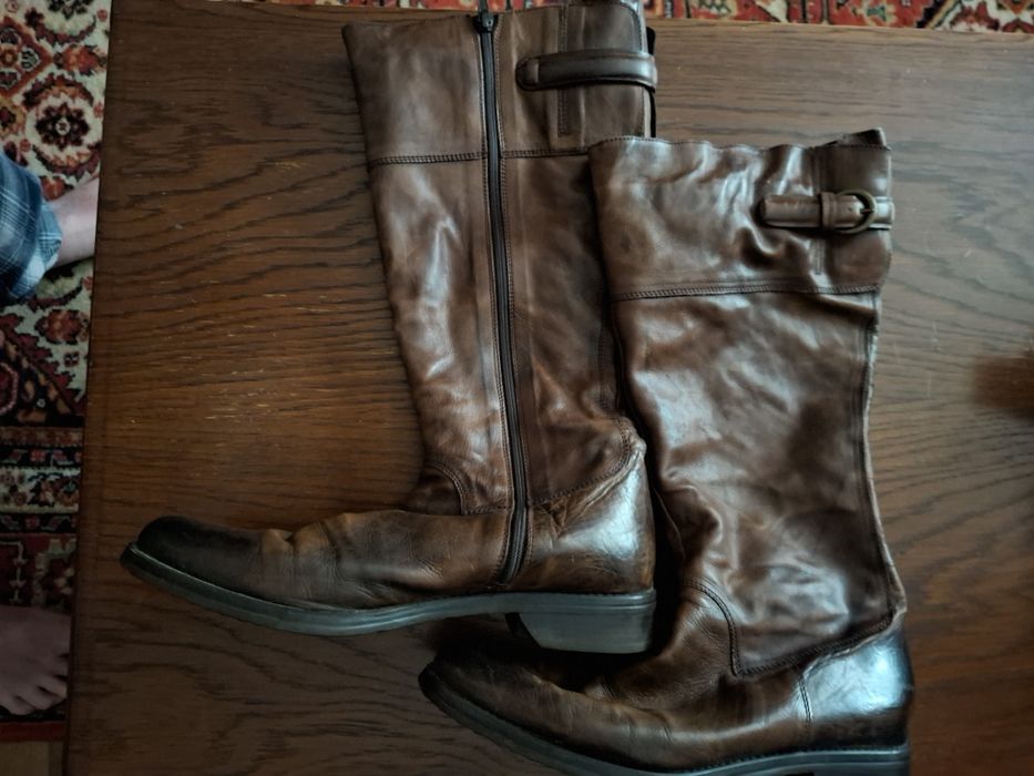 Cizme de dama , maro , din piele .