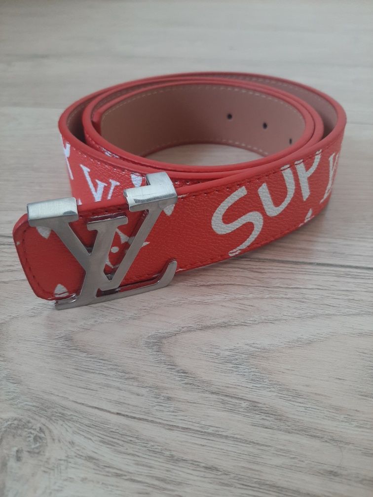 Curea Louis Vuitton LV Supreme Rosie Cu Alb, Argintiu