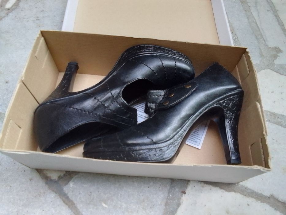 Нови дамски обувки на Мария Магдалена