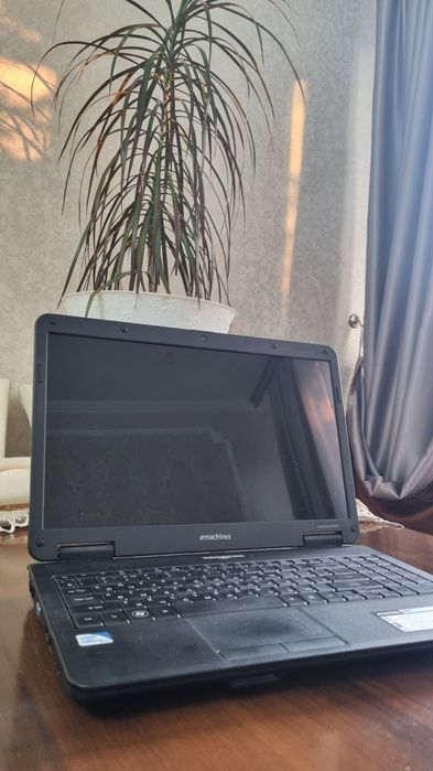 Ноутбук emachines