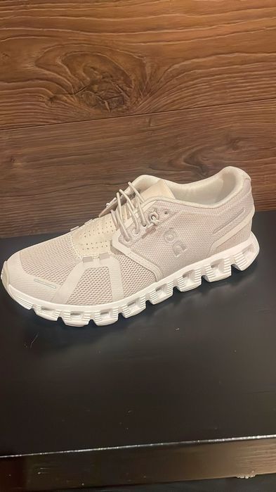 Adidasi On Cloud Noi - 340 lei