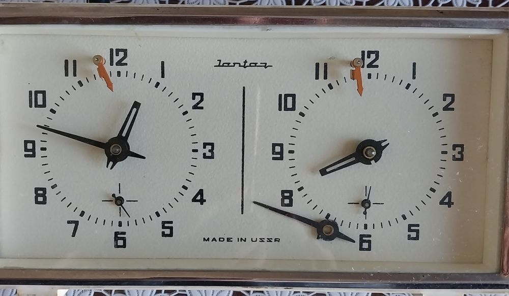 ЧАСЫ шахматные "Янтарь"  советские.