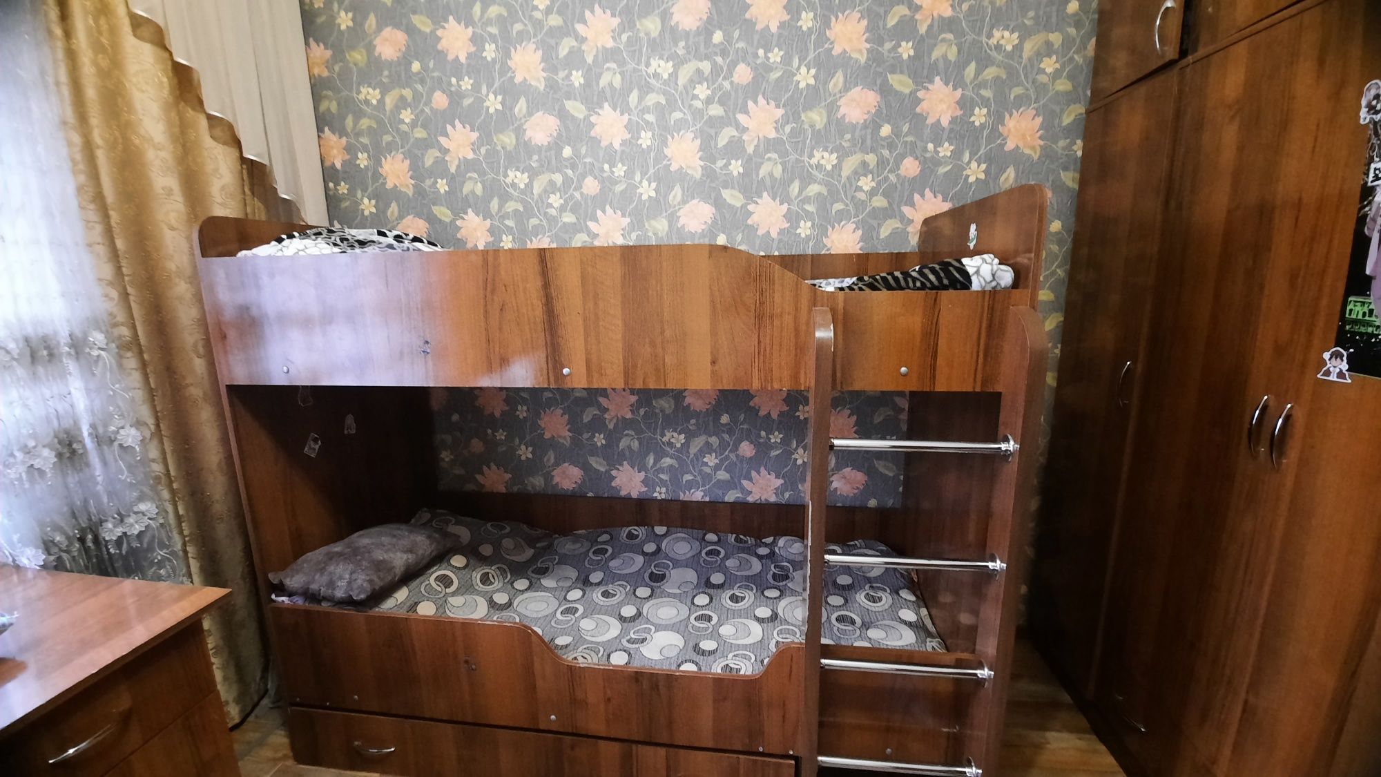 Продаётся двухяросная  кровать