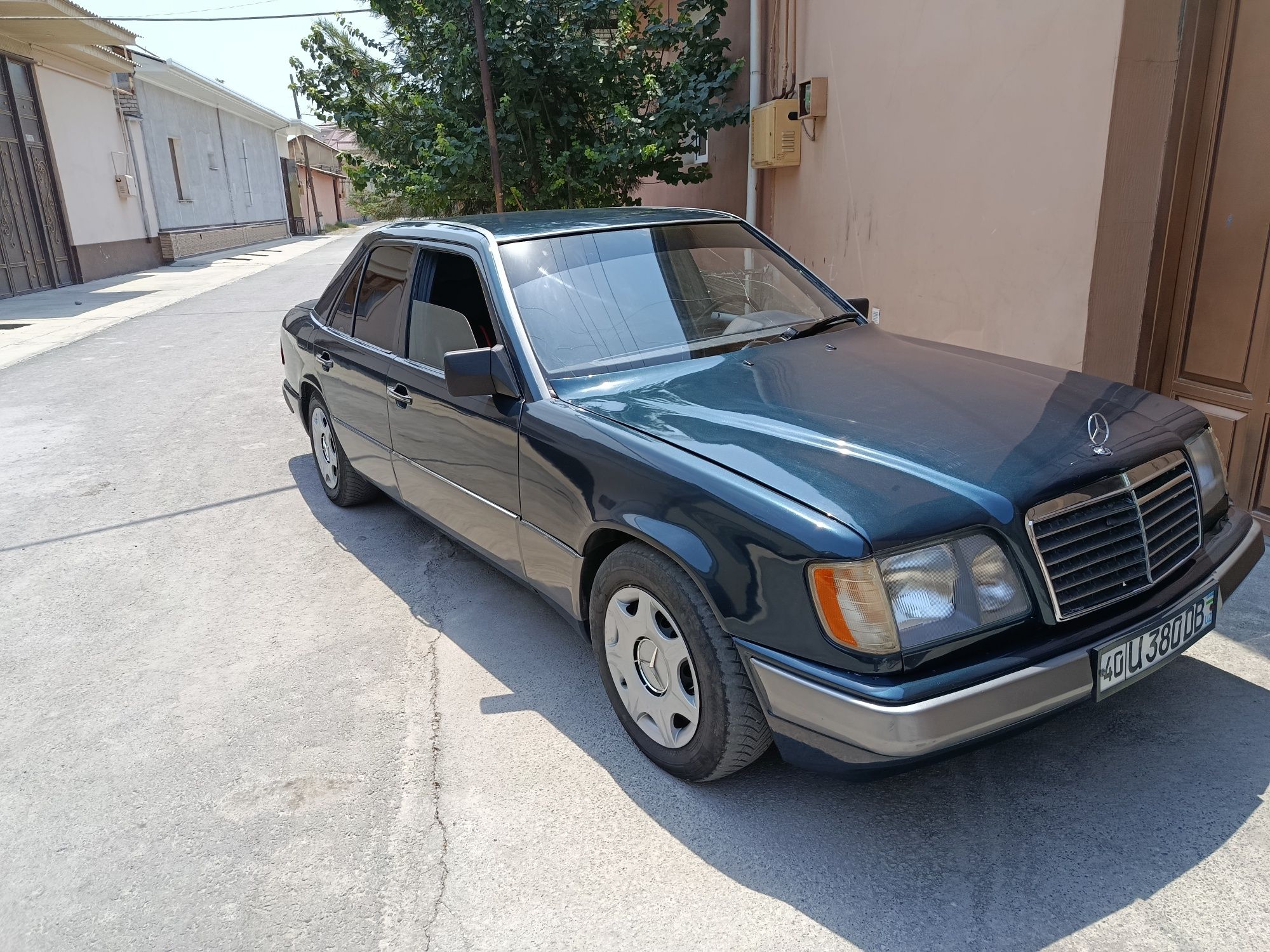 Мерседес W124сотилади