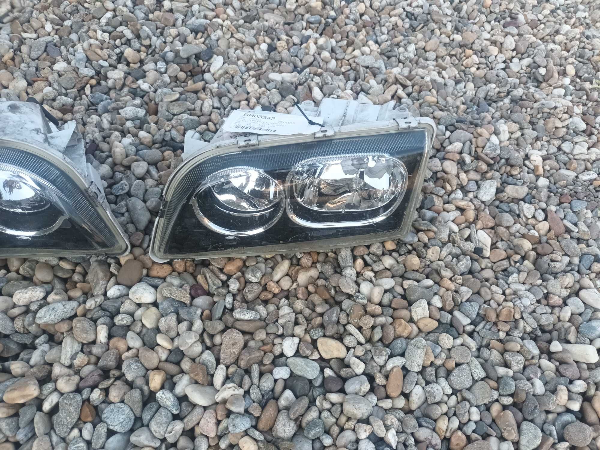 ляв и десен фар за волво В40 С40 VOLVO V40 S40