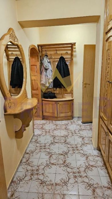 Дава се под наем Тристаен апартамент в Варна, Колхозен пазар - 118 кв.м за 612 € - Снимка #5