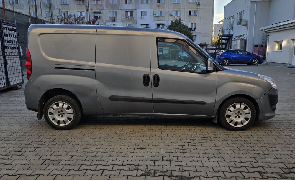 S.C. vinde Fiat Doblo Maxi 2012 TVA inclus