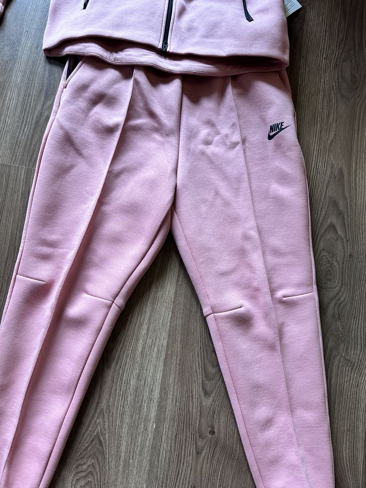 Оригинален nike tech fleece екип