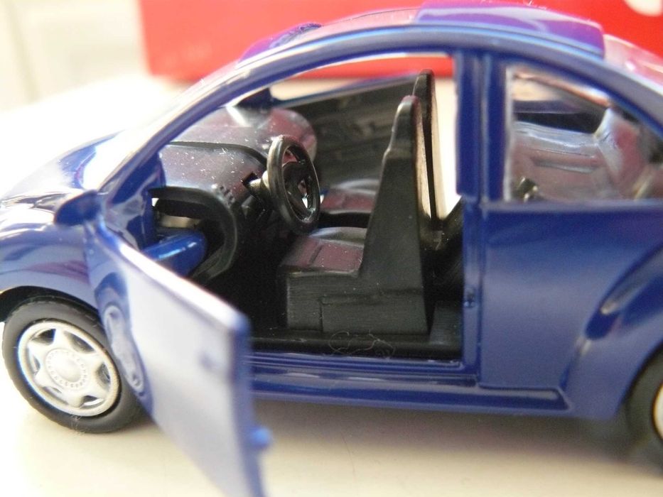 Macheta Auto De Colectie VOLKSWAGEN NEW BEETLE Scara 1:43,Noua AmerCom