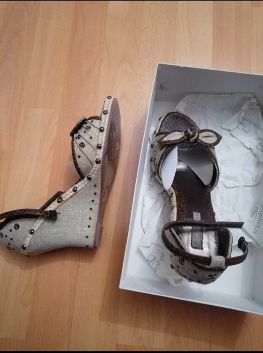 Sandale vara crem-maro, material