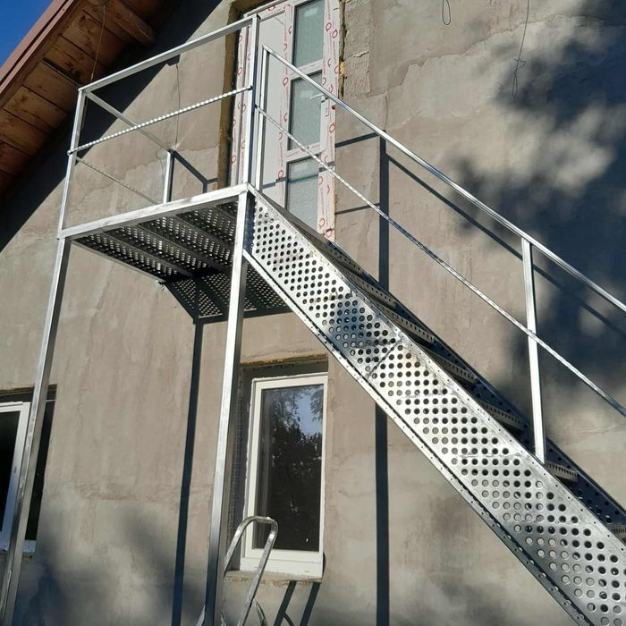 Scări zincate 85x27