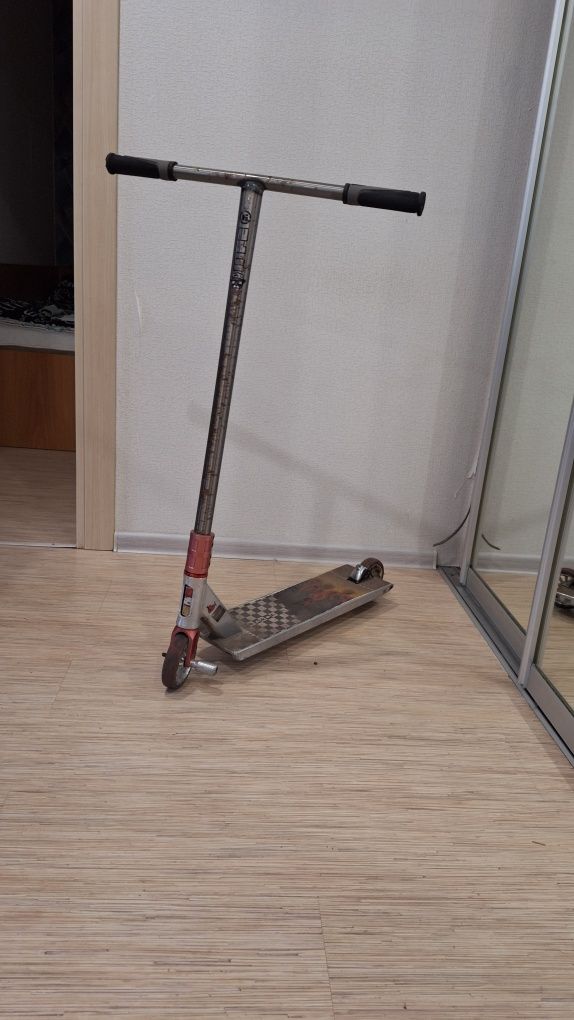 Продаю трюковой самокат Hipe h6
