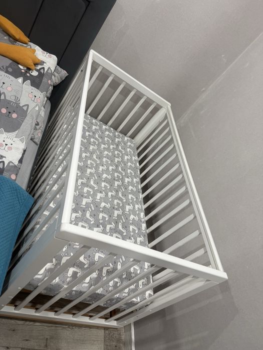 Продам кроватку с матрацем