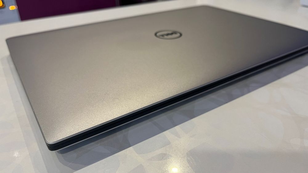 Лаптоп Dell Precision 5510 с Touch - 15.6",i7,16 GB RAM DDR4/512GB SSD