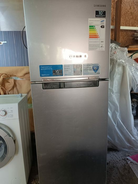Холодильник Samsung