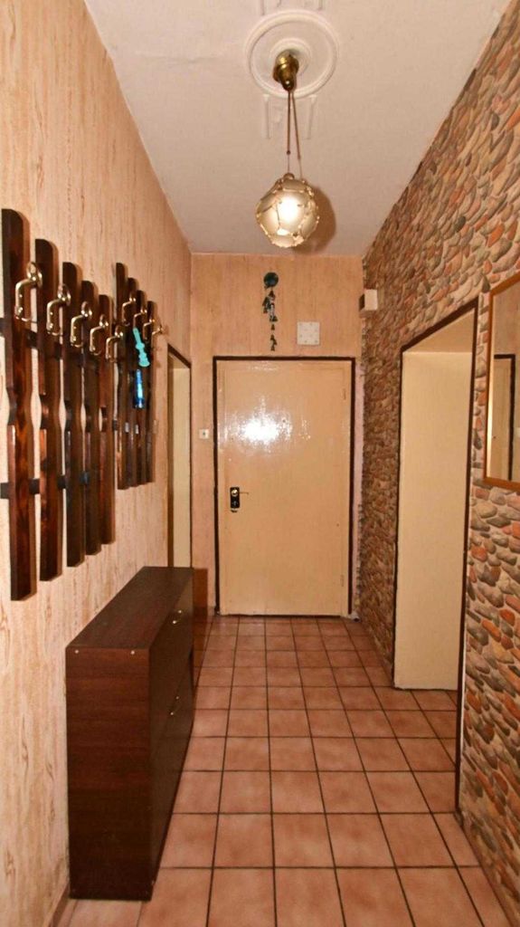 Продава се Тристаен апартамент в Перник, Център - 72 кв.м за 1237 €/кв.м - Снимка #9