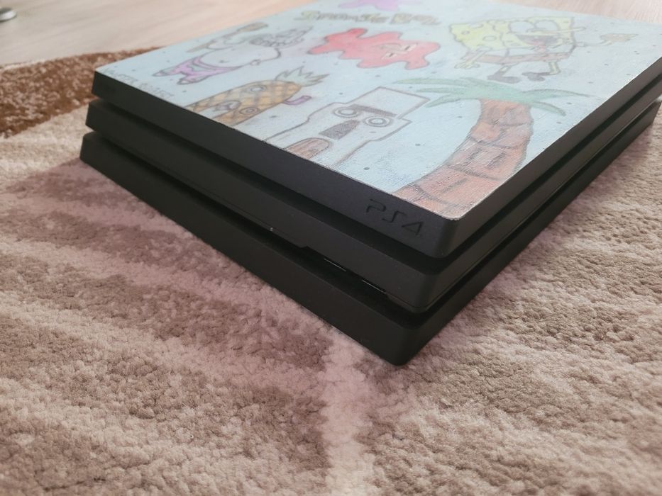 Vând PlayStation 4Pro