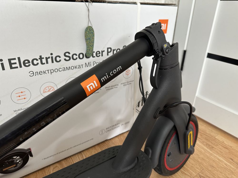 Срочно продам самокат Xiaomi MiJia Smart Electric Scooter Pro 2