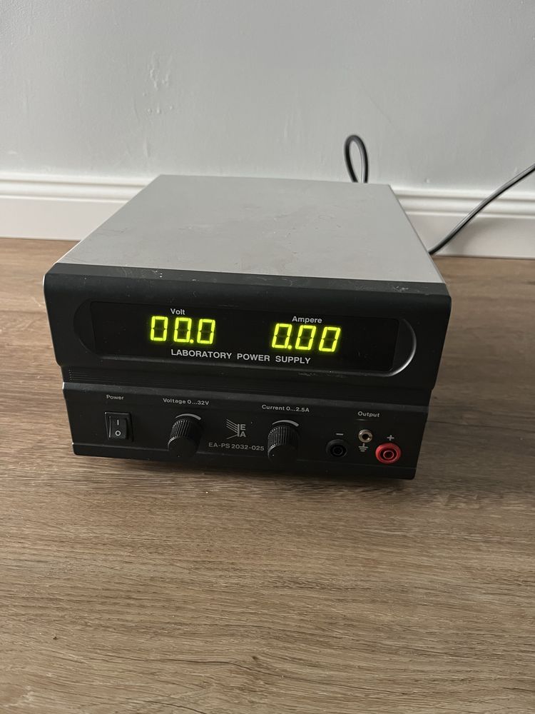 Sursa de laborator (32 V 2.5 a)