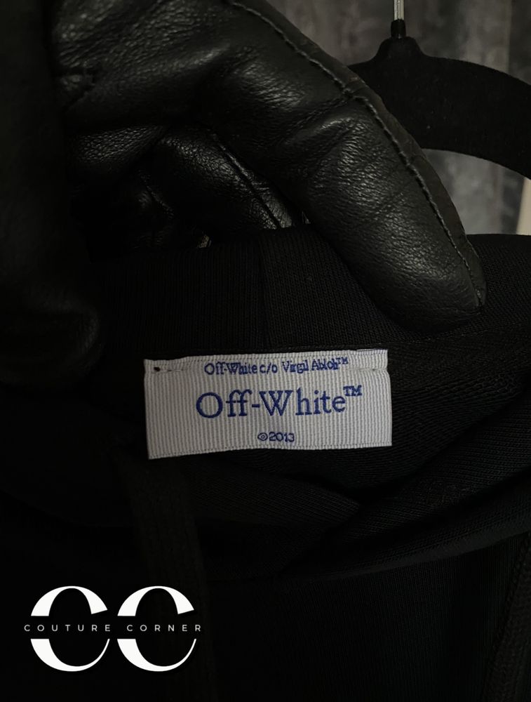 Hanorac OFF-White • Calitate Top • Caravaggio Arrows S/S • Cod QR