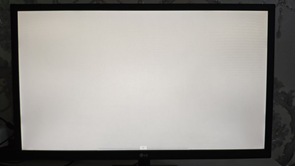 Продаётся офисный монитор LG Monitor 24 sotiladi