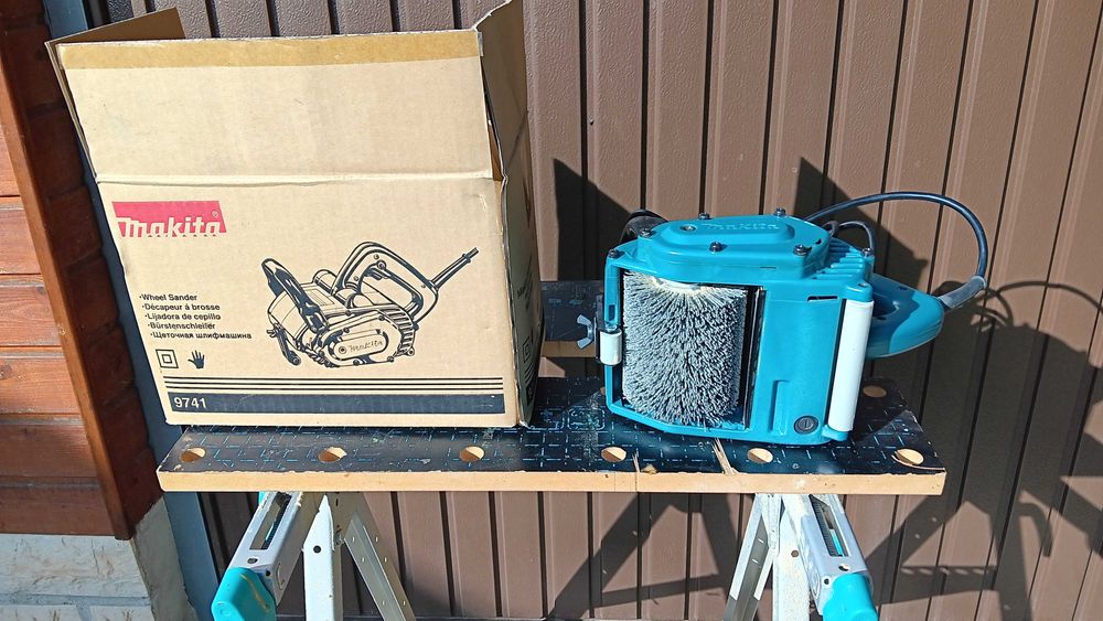 MAKITA 9741 Masina de slefuit cu perie 860W, 100x120mm NOU!
