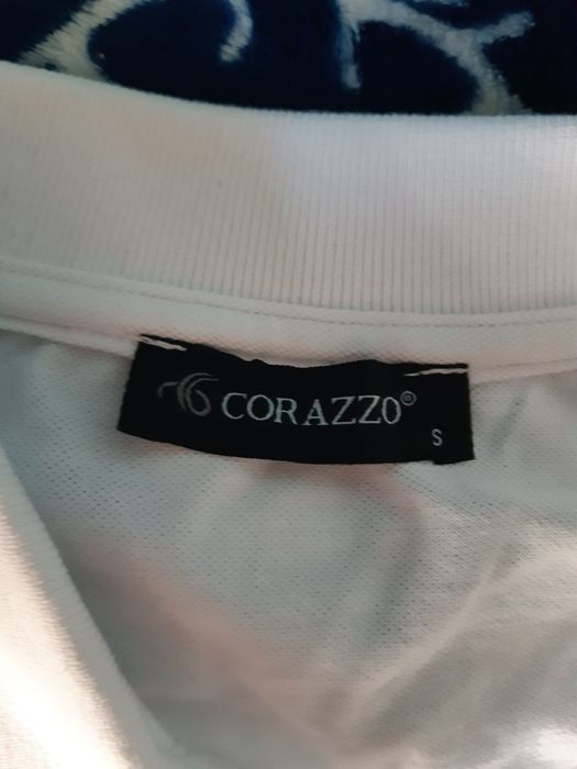 Tricou polo alb.