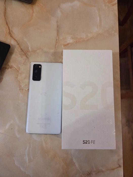 Телефон Samsung Galaxy S20 FE 128GB 6GB RAM Dual в отлично състояние