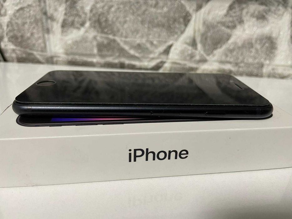 КАТО НОВ!!! Iphone SE  2022  128GB  Със AirPods Pro 2nd Generation