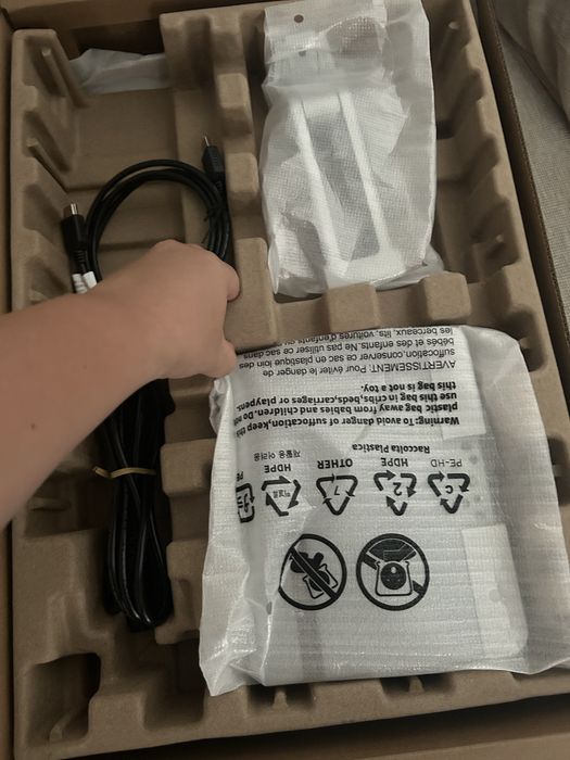 Monitor LENOVO 24 cm