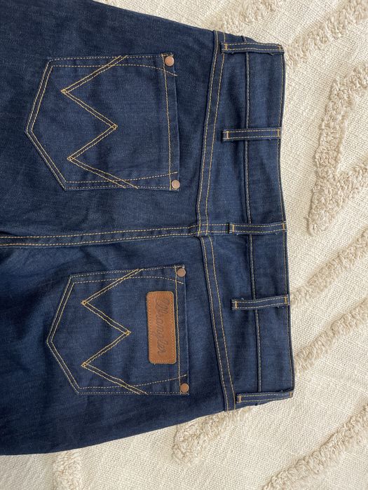 Blugi dama evazati, Wrangler