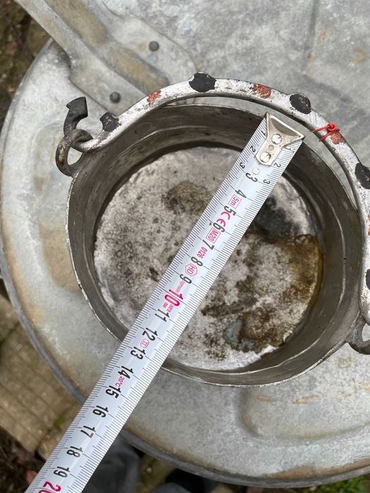 Стари менци с различна големина