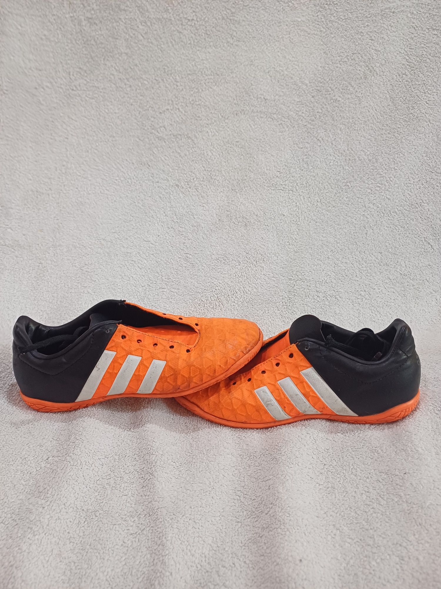 Футболни обувки Adidas!
