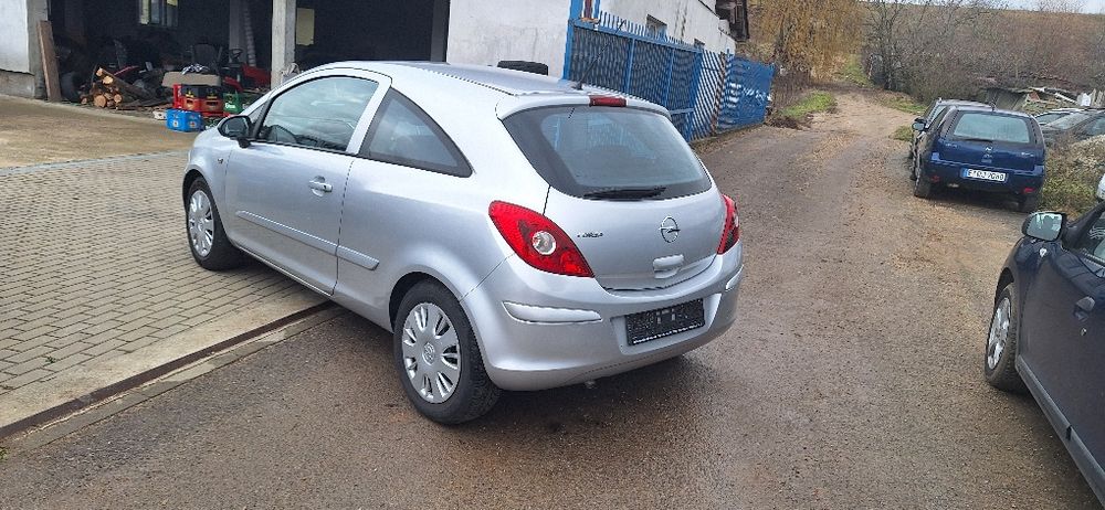 Opel corsa 1.2 benzină cutie automata