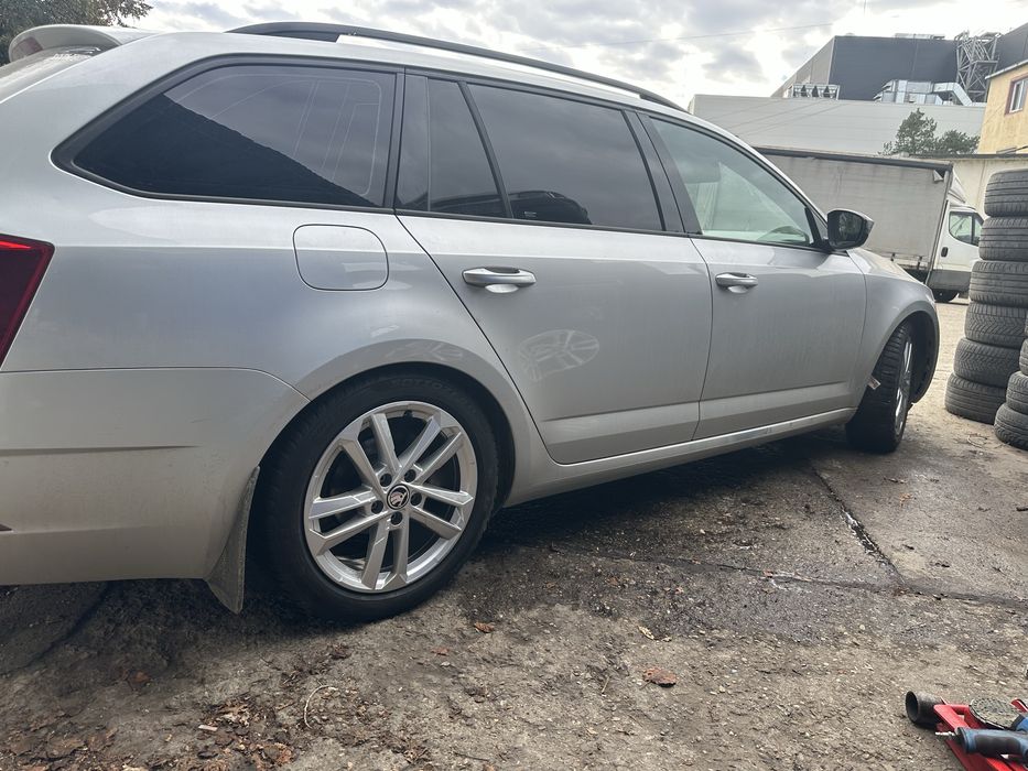 Jante aliaj R17 originale VW Golf Passat CC 205/50/17 Pirelli iarna