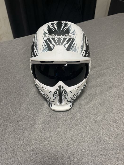 Ски каска Ruroc + очила