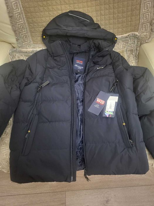 Куртка новая.54 размер. Маломерят. Подходит на 52 размер