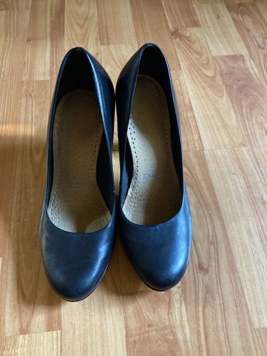 Pantofi de piele marca Buffalo 37