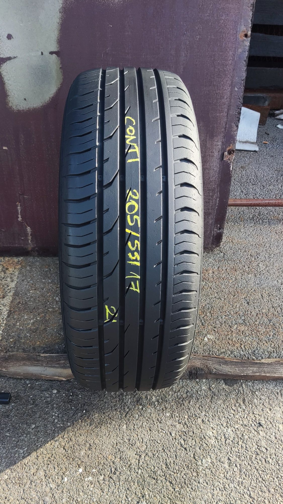 1брой лятна гума 205/55/17 Continental Premium Contact 
dot21
6.9mm
До