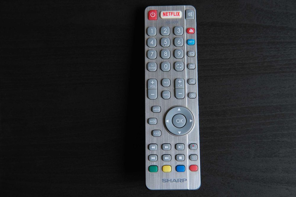 Televizor smart Sharp 102cm