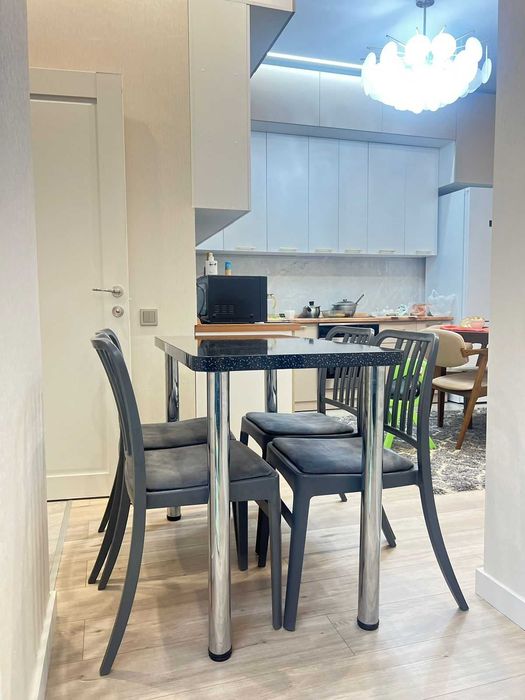 Кухонный стол со стульями