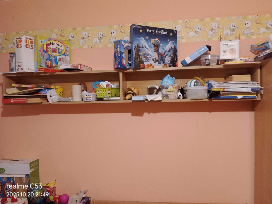 Обзавеждане детска стая гардероб, бюро, детска кошара,  етажерки