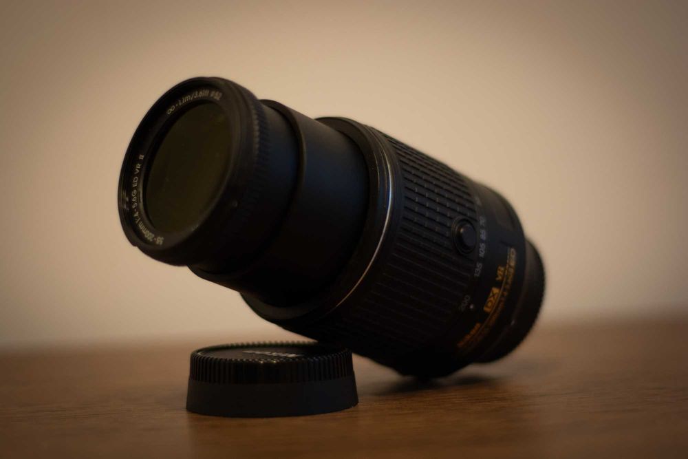 Nikon d5100 kit + obiectiv 55-200mm si accesorii