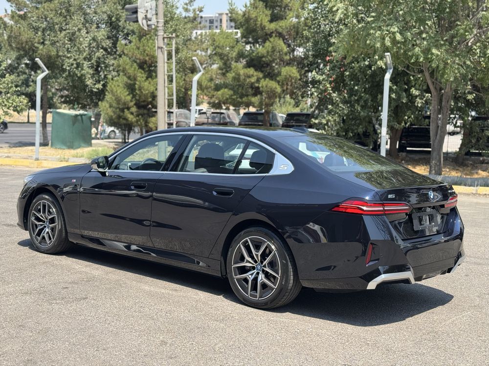 BMW I5 40L.