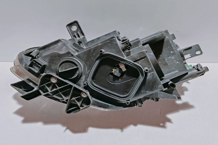 Far xenon dreapta 00505202270 Alfa Romeo Giulietta 940