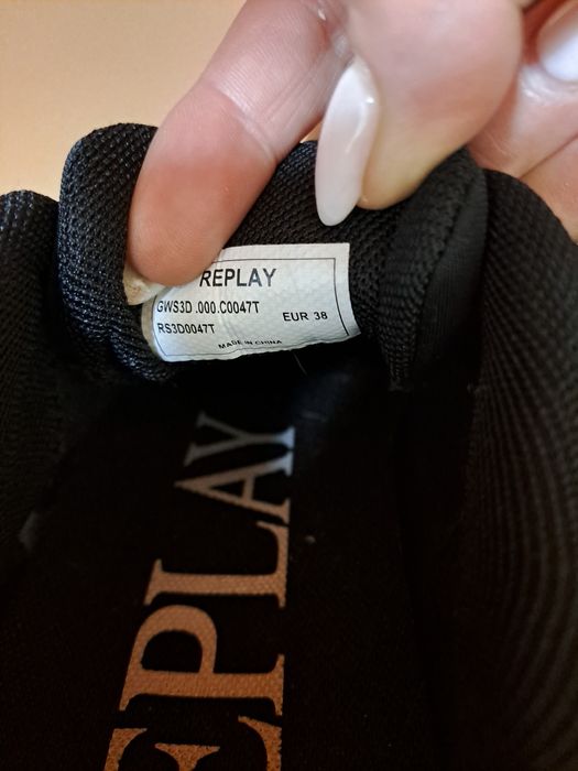 Сникърси  Reply  ,почти нови