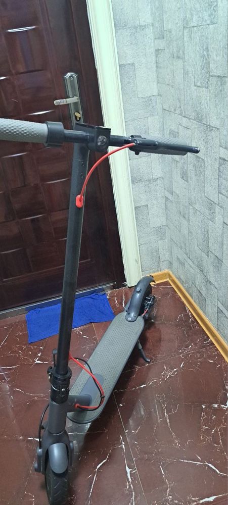 Elektor somakad sotiladi 130 kilo kotaradi tezligi 30 km ga chiqadi