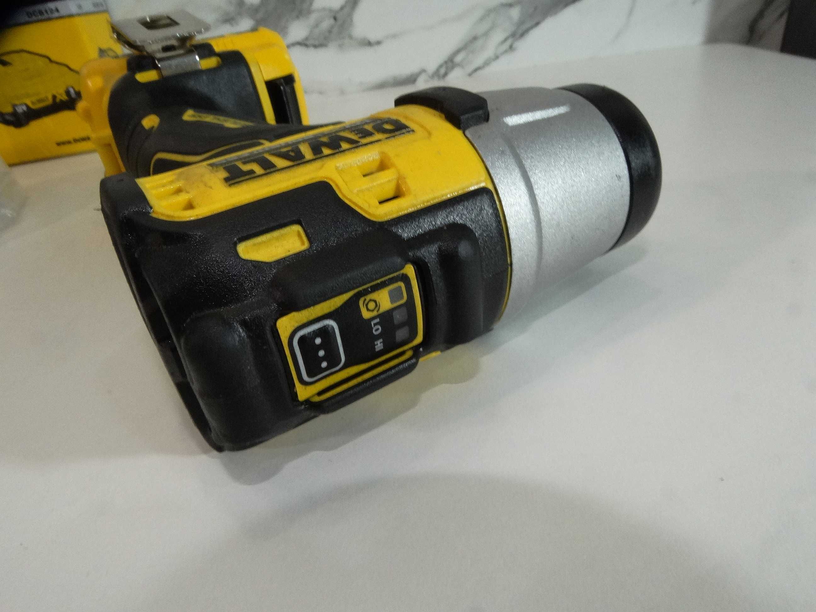 Dewalt DCF 902 / 2 x 3.0 Ah - Ултра компактен гайковерт 12 V